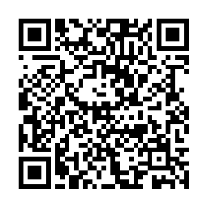 但是这大白天的在一个女人面前只穿着一条小内内二维码生成