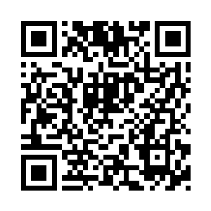 但男人的嘴角完成了一个柔软的弧度二维码生成