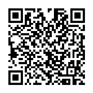 但荣光一个箭步追上足球之后却猛地将球又扣向了左侧二维码生成