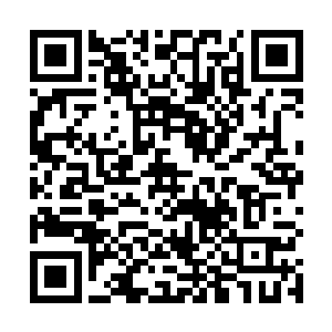 但见康斯坦丁取出了另外一尊和紫耀颇为类似的武器来二维码生成