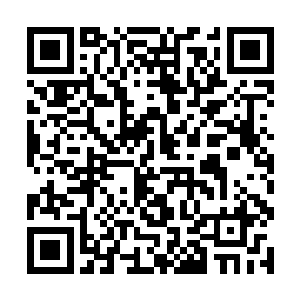 但这时从大殿附近不知道哪里钻出来的人已经开火了二维码生成