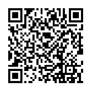 但那从天空中厚厚的云层中所透露出的一丝亮光二维码生成