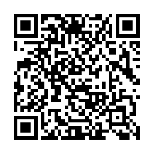 但那半张冰冷的面具让这样的微笑也变得有些寒意了起来二维码生成