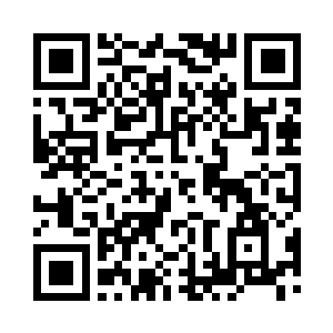 低下头看着脚上那双明显是女子款式的棉靴二维码生成