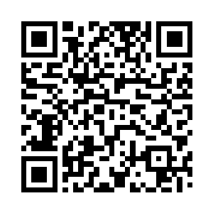 低头凝视着那位两颊凸出的苍老妇人二维码生成