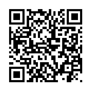 低头看着竹篮里面躺着的素白色的果子二维码生成