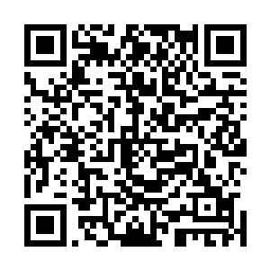 住在山脚的百姓便是一脸惊骇地看到不少山峰都出现了龟裂二维码生成