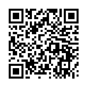 佣人们正在安排着晚上酒宴的准备工作二维码生成