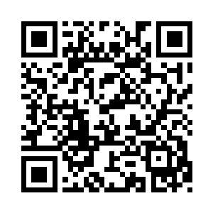 使劲挥舞手中钢棍打斗的尖子生们楞了一下二维码生成