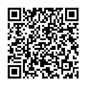 使得铜鱼的嘴巴对着正前方花纹上所话的那抹云彩二维码生成