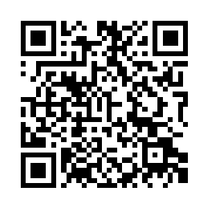 侏儒的拳头砸在距离赛龙车只有半米远的地方二维码生成