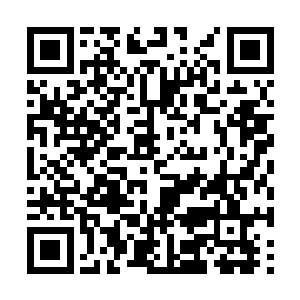 依旧不断有衣着暴露言行轻佻的女郎招呼我们过去二维码生成