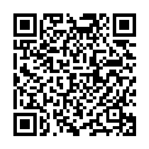 依然保持着之前那不急不慢的步伐向着城门的方向走去二维码生成