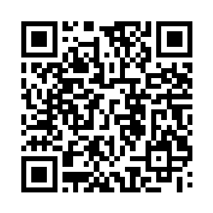 依稀可以看到她一袭普通简单的单色段紫长裙二维码生成
