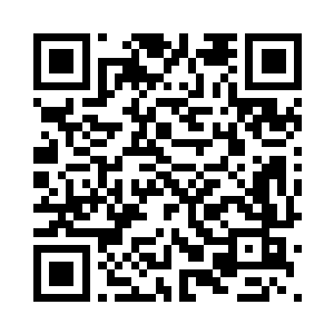 侧着脸庞小鸟依人的靠躺在他怀里二维码生成