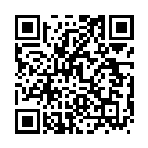 侧脸看着衣柜里那塞得满满的衣服二维码生成