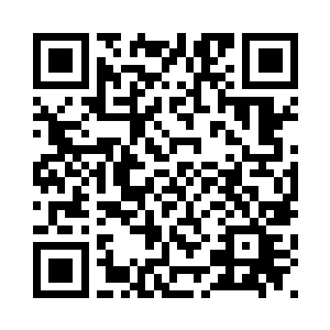 便主动走过去躬下身子和秦铮握手二维码生成