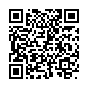 便也索性赖皮地就站在换衣间的门口等着二维码生成