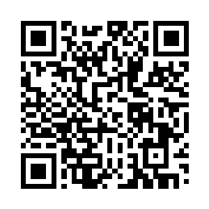 便无奈地伸出一只手在伙计的眼前晃了晃道二维码生成