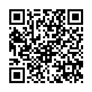 便是将目光给移向了他身后的母亲身上二维码生成