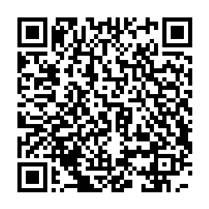 便有五六名灰袍男子在所有人惊骇而畏惧得目光中抓住了四名少男少女二维码生成