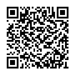 便看到身穿一身黑色皮衣的李强从车上跳了下来二维码生成