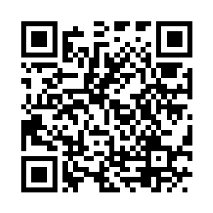 俄罗斯大帝看着大屏幕上的圆盘飞行器二维码生成