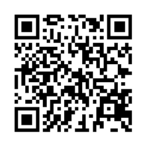 修长漂亮的手指轻轻敲打着冰冷的桌面二维码生成