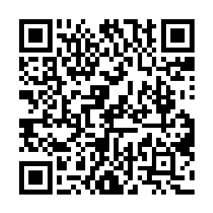 倒扣在掌心的三枚钉子就像是三枚陨石的碎片般激射而出二维码生成