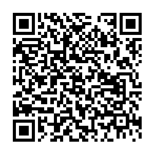 借着房间内的柔和光线忍不住小心翼翼地偷偷看了一眼乌云脸上的神情二维码生成