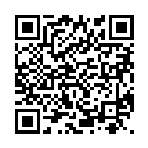 偌大的天花板上布满了错综复杂的管道二维码生成