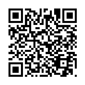 偏头斜瞥了一眼那满脸木然的中年人二维码生成