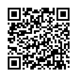 做出了招牌式的庆祝动作――感谢上帝二维码生成