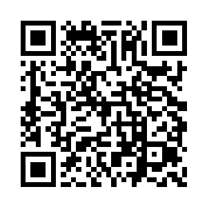 傅采宁握着高高瘦瘦气质知性的苏哲美的手说二维码生成