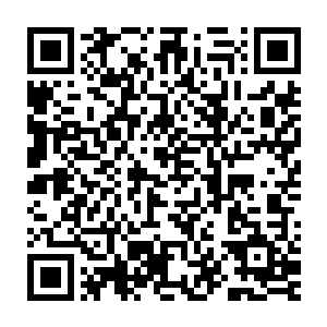 像丢飞镖一样把□□丢向了同样听到声音而看向这边的第三个抢劫犯二维码生成
