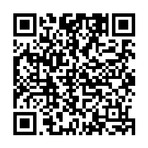 像是担心这红印会留在脸上让他的儿子在宾客面前丢脸似的二维码生成
