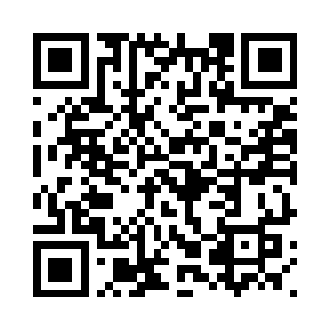 僵硬的脸上生生地挤出一个笑容来二维码生成