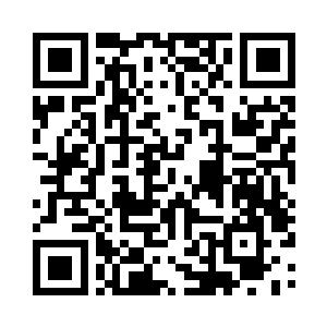 兄弟几个一起躺在了体育馆后面的草地上二维码生成