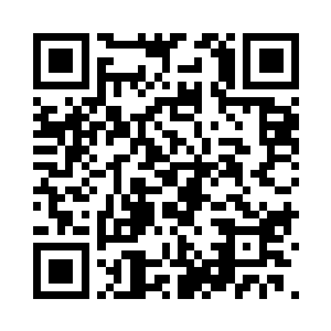 先前在那名戴笠帽的年轻人握掌为拳的瞬间二维码生成