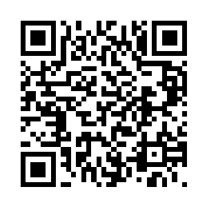 先前开口的青年男子显然是说漏嘴了二维码生成