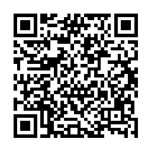 先是那名持剑的女子……轻描淡写地挡下了我的圣元冲击二维码生成