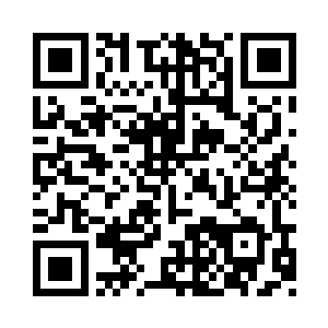 先生把地上的一坨干涸的牛粪捡起来二维码生成