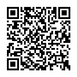 先迅速瞥一眼隔着林安坐在休息椅另一端的阮软二维码生成