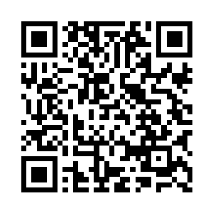 光亮的刀刃上映照出两人紧紧挨在一起的脸庞二维码生成