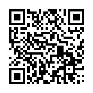 克灵顿正在帮一户孤寡老人粉刷墙面二维码生成