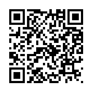 克鲁斯从服务生哪里取过两杯香槟二维码生成