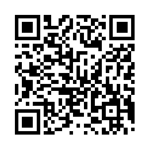 党玉手里捧的四四方方的布包就是龚建的骨灰二维码生成