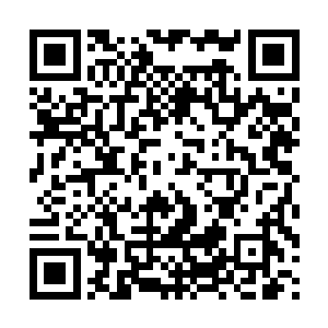 全然没有注意到裹在身上的浴巾因为这一跤已经变得松松垮垮二维码生成