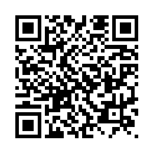 全部事无巨细地摆在了艾维克的桌二维码生成