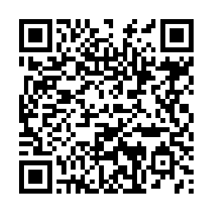 关押着姬月蓝和姜若馨的那个舱室就在过道尽头的转角处二维码生成
